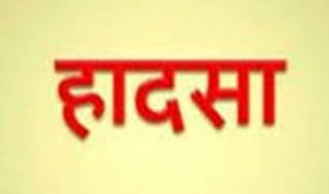 कार के पेड़ से टकराने से चार लोगों की मौत कार के पेड़ से टकराने से चार लोगों की मौत
