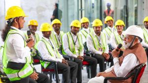 पीएम मोदी ने बुलेट ट्रेन परियोजना की समीक्षा की, इंजीनियरों और कर्मचारियों से की बातचीत