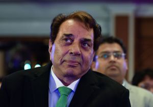 भारतीय सिनेमा ने अपना एक अमिट सितारा खो दिया, केंद्रीय मंत्रियों ने अभिनेता धर्मेंद्र को दी श्रद्धांजलि