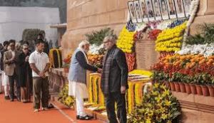 संसद पर हमले की बरसी: उपराष्ट्रपति, प्रधानमंत्री और सांसदों ने शहीदों को श्रद्धांजलि दी संसद पर हमले की बरसी: उपराष्ट्रपति, प्रधानमंत्री और सांसदों ने शहीदों को श्रद्धांजलि दी