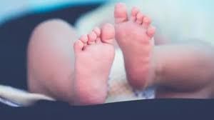 पति के धोखे से नाराज महिला ने प्रसव के बाद बच्चे को अपनाने से इनकार किया था...!