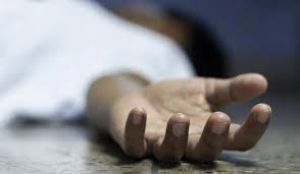 एक परिवार के चार सदस्य घर पर मृत मिले एक परिवार के चार सदस्य घर पर मृत मिले