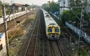 पश्चिमी रेलवे इस माह 18 बोगी वाली लोकल ट्रेन का परीक्षण करेगा