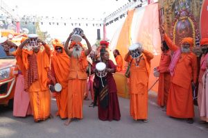 &lsquo;सोमनाथ स्वाभिमान पर्व&rsquo;: 500 से अधिक साधु संतों ने डाक डमरू बजाकर निकाली शौर्य यात्रा