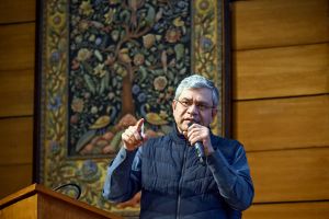 AI का फायदा उठाएं छोटे कारोबारी, उत्पादकता बढ़ाने में मिलेगी मदद: केंद्रीय मंत्री