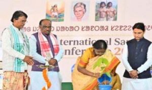 राष्ट्रपति मुर्मु 9वें अंतरराष्ट्रीय संथाल सम्मेलन में शामिल हुईं
