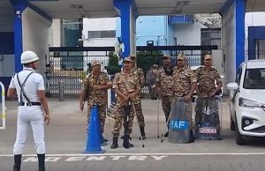 दस्तावेजों की सुरक्षा के लिए पश्चिम बंगाल के सरकारी कार्यालयों में केंद्रीय बल किए तैनात