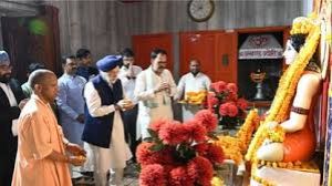  केंद्रीय मंत्री हरदीप सिंह पुरी ने गोरखनाथ मंदिर में की पूजा-अर्चना
