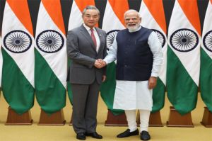 चीन के विदेश मंत्री वांग यी ने प्रधानमंत्री मोदी से की मुलाकात, भारत-चीन भरोसा बढ़ाने और सहयोग गहरा करने पर जोर
