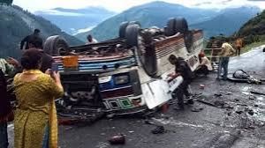 बस पलटने से सात लोगों की मौत, 11 घायल