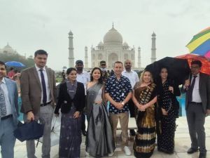ब्रिक्स देशों के मुख्य न्यायाधीशों सहित 65 सदस्यीय प्रतिनिधिमंडल ने बारिश के बीच ताजमहल देखा
