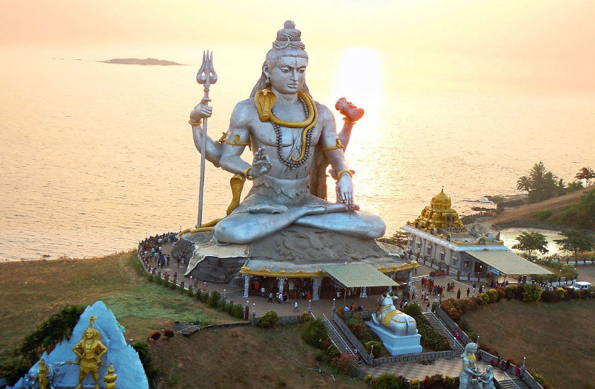 भगवान शिव की पूजा सोमवार को ही क्यों की जाती है ? भगवान शिव की पूजा सोमवार को ही क्यों की जाती है ?