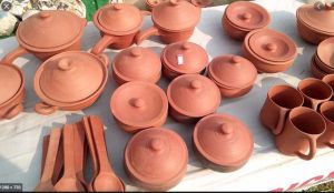 सुख, समृद्धि , सौभाग्य और बेहतर स्वास्थ्य लाते हैं मिट्टी के बर्तन सुख, समृद्धि , सौभाग्य और बेहतर स्वास्थ्य लाते हैं मिट्टी के बर्तन