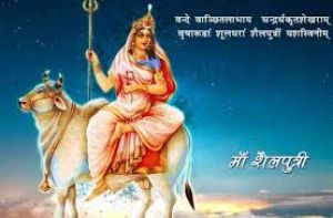  मां शक्ति के प्रथम रूप शैलपुत्री की कैसे करें उपासना, जानिए मंत्र और पूजन विधि