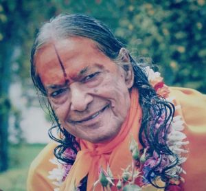   सहज अपनत्व, दया, कृपा, करुणादि युक्त जगद्गुरु श्री कृपालु महाप्रभु जी का अलौकिक व्यक्तित्व था!!
