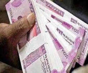 ऐसी गलतियां करने पर नहीं टिकता घर पर पैसा, जानिए क्या करें और क्या न करें... ऐसी गलतियां करने पर नहीं टिकता घर पर पैसा, जानिए क्या करें और क्या न करें...