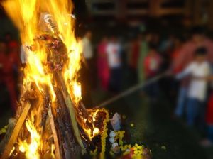 होलाष्टक में करें ये 5 आसान उपाय, धन, संपत्ति में होगी वृद्धि 