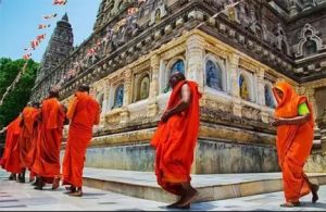  मंदिर के चारों ओर क्यों की जाती है परिक्रमा?  