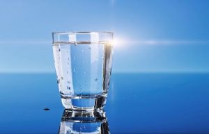 एक गिलास पानी का ये इस्तेमाल कई समस्याओं को कर देगा दूर... एक गिलास पानी का ये इस्तेमाल कई समस्याओं को कर देगा दूर...