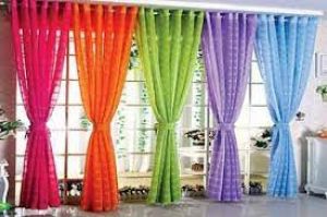  घर में होते हैं हमेशा झगड़े या धन की बनी रहती है कमी, तो इस रंग के परदे लगाएं....