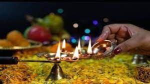 धन लाभ के लिए आजमाएं पंचमुखी दीपक के उपाय धन लाभ के लिए आजमाएं पंचमुखी दीपक के उपाय