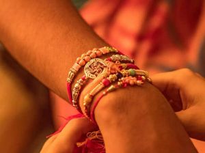 रक्षा सूत्र बांधते समय मंत्र क्यों बोला जाता है? रक्षा सूत्र बांधते समय मंत्र क्यों बोला जाता है?