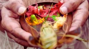 पितृ पक्ष में तर्पण, पिंड दान व वस्त्र दान का है बहुत महत्व पितृ पक्ष में तर्पण, पिंड दान व वस्त्र दान का है बहुत महत्व