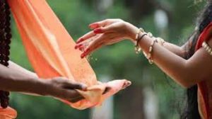 श्राद्धपक्ष में दान करें ये चीजें, जाग उठेगी सोई तकदीर श्राद्धपक्ष में दान करें ये चीजें, जाग उठेगी सोई तकदीर