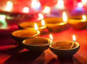 दीपावली में दिए जलाने से पहले नोट करें ये नियम, होगा विशेष धन लाभ दीपावली में दिए जलाने से पहले नोट करें ये नियम, होगा विशेष धन लाभ
