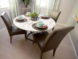 डाइनिंग रूम में रखें इन वास्तु टिप्स का खास ख्याल, घर आएगी सुख-समृद्धि डाइनिंग रूम में रखें इन वास्तु टिप्स का खास ख्याल, घर आएगी सुख-समृद्धि