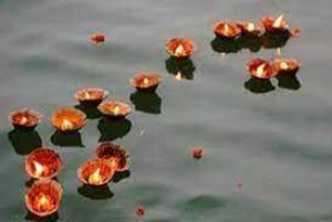 नरक चतुर्दशी पर तर्पण और दीपदान का है बड़ा महत्व, यम के भय से मिलती है मुक्ति नरक चतुर्दशी पर तर्पण और दीपदान का है बड़ा महत्व, यम के भय से मिलती है मुक्ति