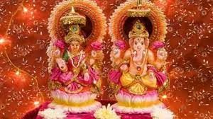 दिवाली, जानें लक्ष्मी पूजन की विधि और उनसे जुड़ी खास मान्यताएं दिवाली, जानें लक्ष्मी पूजन की विधि और उनसे जुड़ी खास मान्यताएं