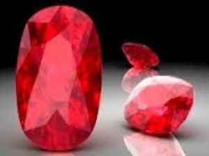 जानिए माणिक्य रत्न पहनने के क्या होते हैं फायदे, इन राशियों के लिए है भाग्यशाली