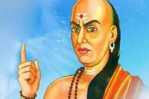 व्यक्ति को बुढ़ापे तक इन 3 चीजों का कभी नहीं छोड़ना चाहिए साथ