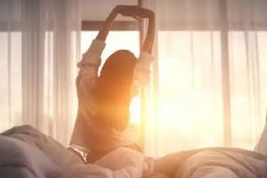 सुबह उठते ही भूलकर भी न देखें ये 4 चीजें, बिगड़ सकते हैं बनते काम, नहीं टिकेगा धन