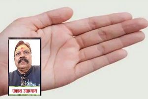 लंबी, सीधी और गोल मध्यमा उंगली वाले लोग होते हैं भाग्यशाली लंबी, सीधी और गोल मध्यमा उंगली वाले लोग होते हैं भाग्यशाली