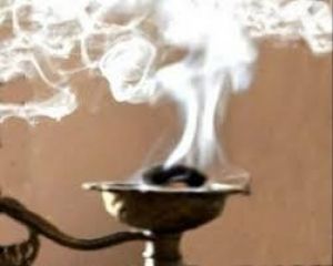 कपूर के साथ ये दो चीजें मिलाकर जलाया तो बैक्टीरिया के साथ दूर होगी निगेटिविटी कपूर के साथ ये दो चीजें मिलाकर जलाया तो बैक्टीरिया के साथ दूर होगी निगेटिविटी