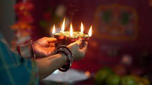  नवरात्रि में गृह प्रवेश का क्या है महत्व, जानें इस बार शुभ मुहूर्त है या नहीं