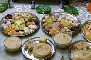 नवरात्रि में पूजा शुरू करने से पहले करें ये काम, दशमी तक माता को लगाएं इन चीजों का भोग