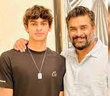 बेटे वेदांत के डेनिश ओपन तैराकी प्रतियोगिता में स्वर्ण पदक जीतने पर खुशी से अभिभूत हुए आर माधवन बेटे वेदांत के डेनिश ओपन तैराकी प्रतियोगिता में स्वर्ण पदक जीतने पर खुशी से अभिभूत हुए आर माधवन