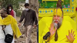 आईपीएल ट्रॉफी जीतने के बाद पत्नी संग प्रेमानन्द महाराज के आश्रम पहुंचे क्रिकेटर विराट कोहली आईपीएल ट्रॉफी जीतने के बाद पत्नी संग प्रेमानन्द महाराज के आश्रम पहुंचे क्रिकेटर विराट कोहली