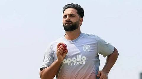 चोटिल बुमराह की जगह औकिब नबी पहली बार भारतीय टेस्ट टीम में शामिल चोटिल बुमराह की जगह औकिब नबी पहली बार भारतीय टेस्ट टीम में शामिल