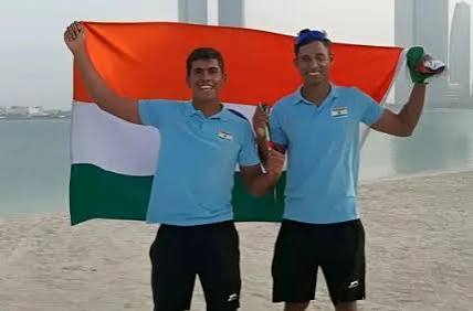 भारत के फ्रांसिस और नोबल ने एशियाई खेलों में पुरुष स्किफ में रजत पदक जीता भारत के फ्रांसिस और नोबल ने एशियाई खेलों में पुरुष स्किफ में रजत पदक जीता