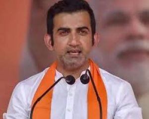  गौतम गंभीर  पीएम केयर्स फंड में दो साल का वेतन देंगे