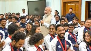प्रधानमंत्री मोदी ने पैरालंपिक पदक विजेताओं से मुलाकात की