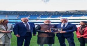  प्रधानमंत्री मोदी ने ऑस्ट्रेलिया के पूर्व कप्तान स्टीव वॉ को भेंट की 20 साल पुरानी तस्वीर